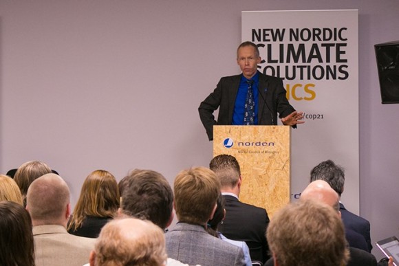 Johan Rockström talar om Fossilfritt Sverige på COP21 i Paris 2015. Bild: Hanna Björnfors/Regeringskansliet
