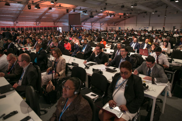 CMA – Conference of the Parties serving as the meeting of the Parties to the Paris Agreement – höll sitt första möte i plenum på COP22. Bild: IISD/ENB | Kiara Worth