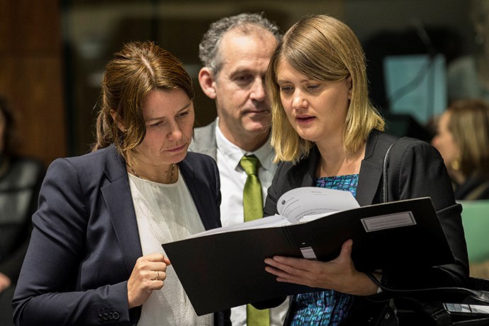 Klimat- och miljöminister Åsa Romson på EU-möte om utsläppshandel i Luxemburg den 26 oktober 2015. Bild: Europeiska unionens råd