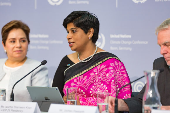 COP, the Conference of the Parties, här symboliserat av representanter för UNFCCC, Fiji och Tyskland