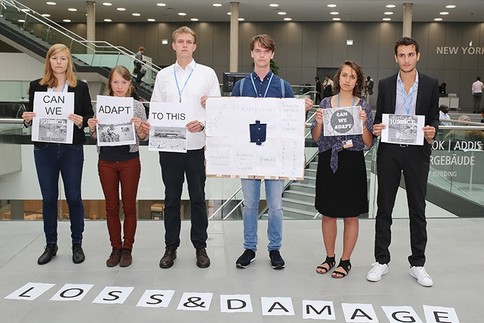 YOUNGO uppmärksammar att Loss and Damage saknas i klimatförhandlingarna under klimatmötet i Bonn 2015. Källa: Eco-Business/IISD