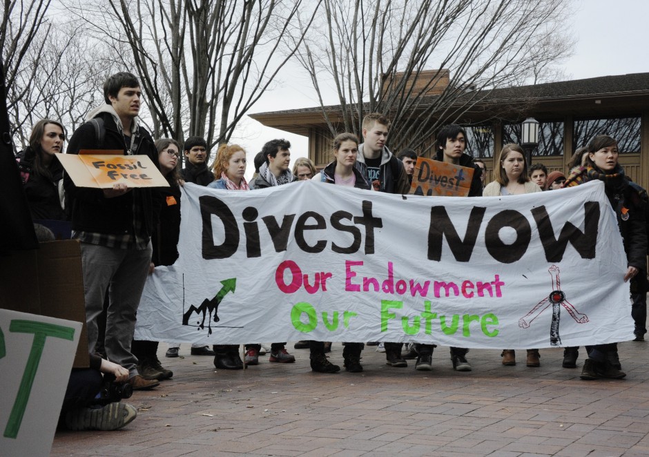 Studenter i USA kräver att deras universitet avinvesterar från fossil energi. Källa: Wikipedia