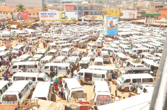 Gamla minibussar i Uganda orsakar stora utsläpp, i Ugandas NAMA finns åtgärder för att öka bränsleeffektiviteten i fordon. Källa: International Partnership on Mitigation and MRV